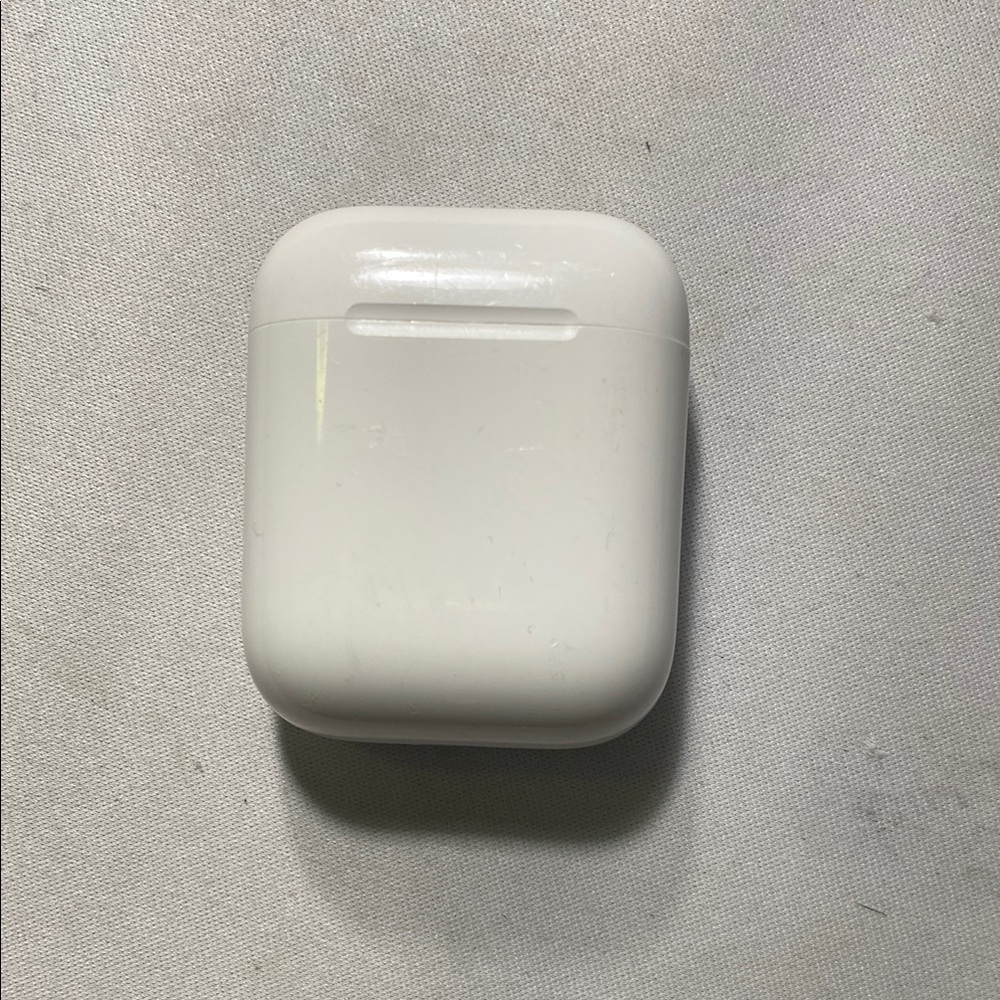 Apple Airpods (Like New)